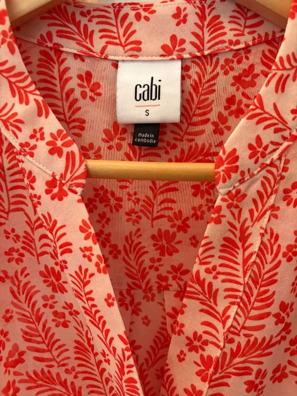 🩷 CAbi Poppy Top, Sz S - Any 3 🩷CAbi tops for $45!!! - Picture 3 of 5